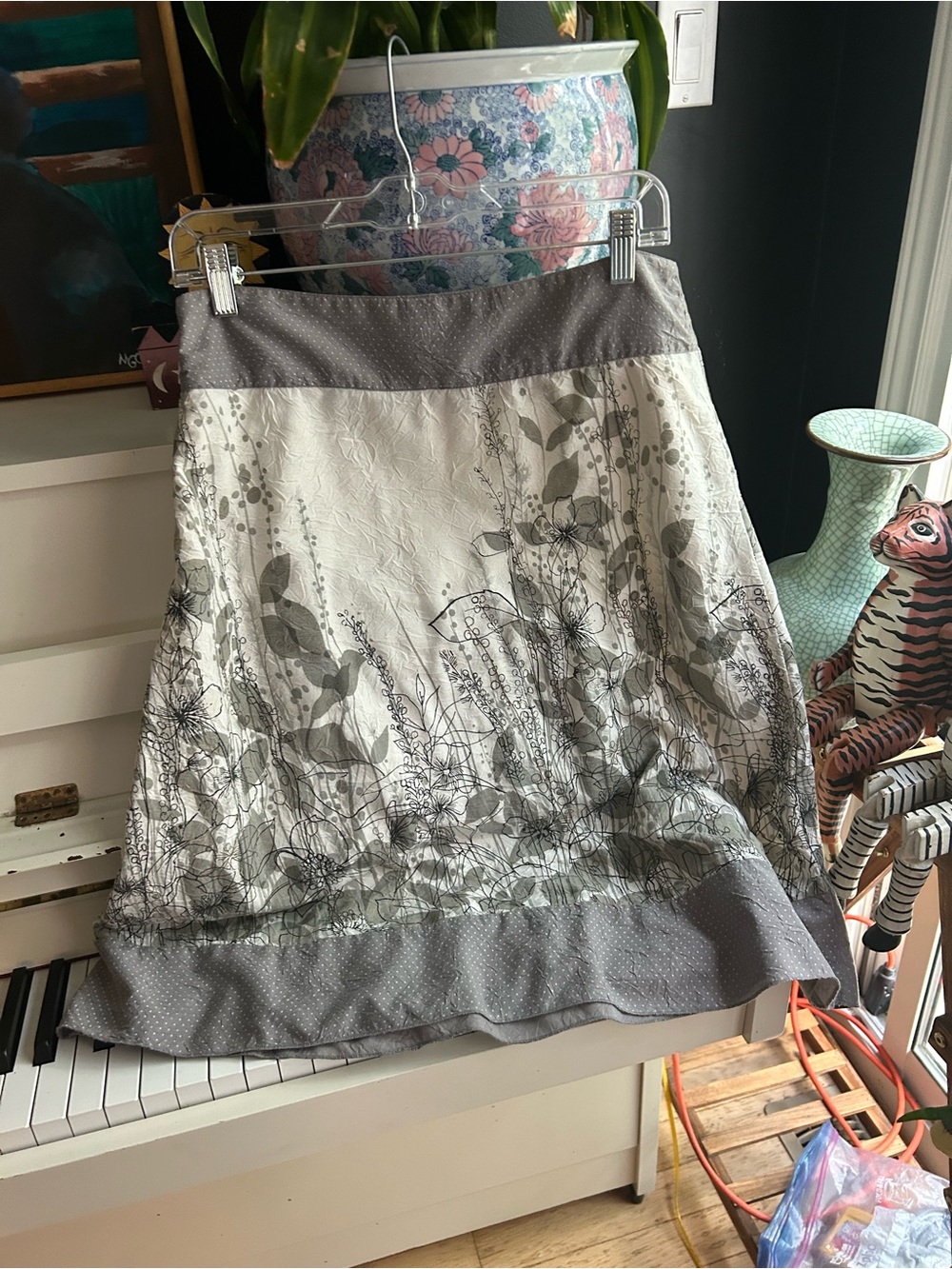 Point Zero Grey Ivory Floral A-Line Midi Skirt Size 7/8 - Picture 14 of 14